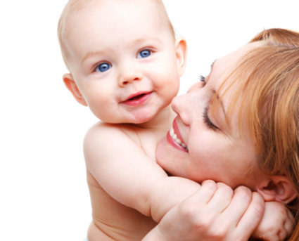 Bebe y mamá sonriendo
